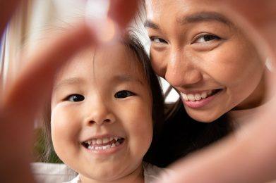 happy parent happy child 391x260 - Strengthening the Parent-Child Bond: Tips for Busy Parents in Early Childhood